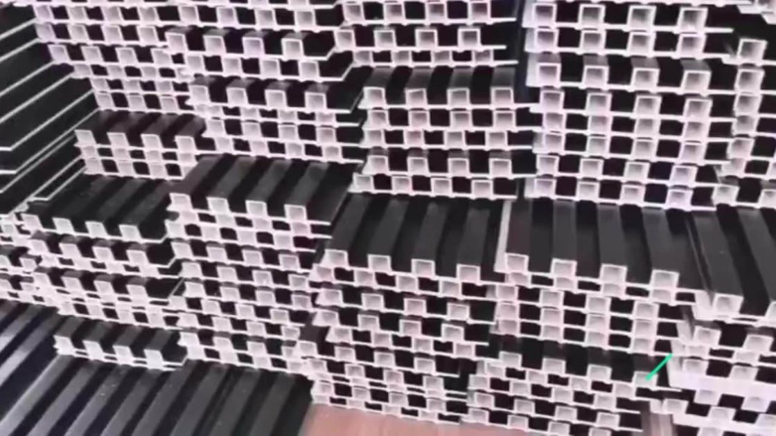 火証拠B1のwpcの仕切りはWpcの装飾的な壁パネルISOの証明にパネルをはめる