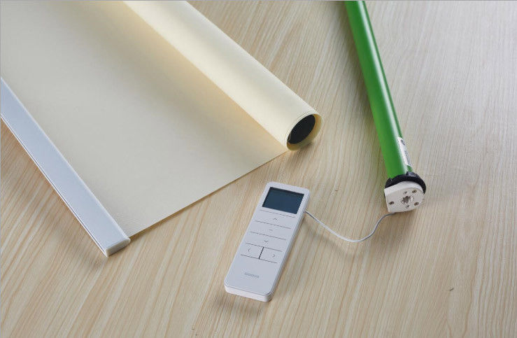 セリウムの子供の安全コードレス カーテンはモーターを備えられたシマウマの横のローラーの陰を盲目にする