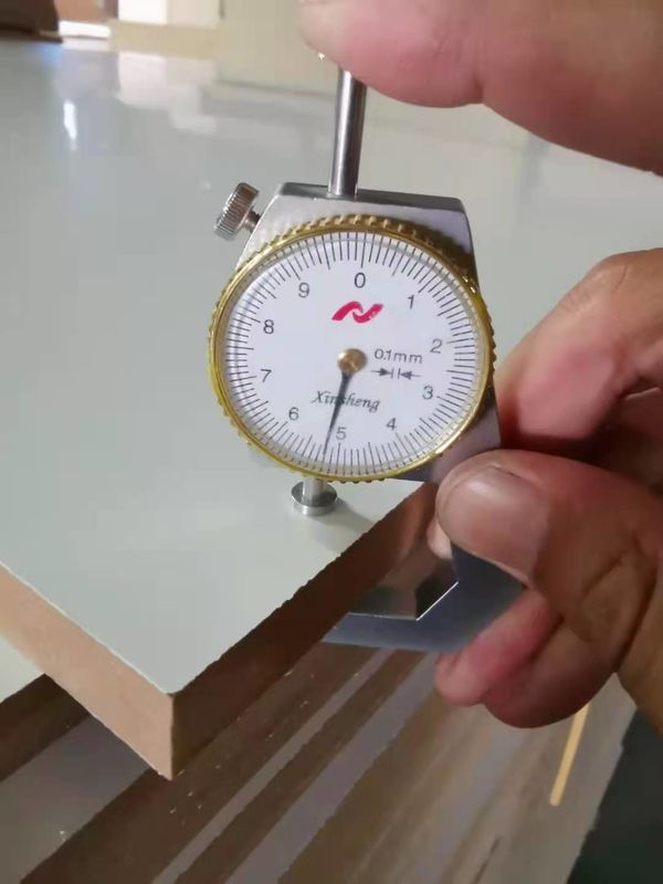 28 X 1160 X 2400mm 修理プレイウッド 19 または 21 プリ アンチ スリップ