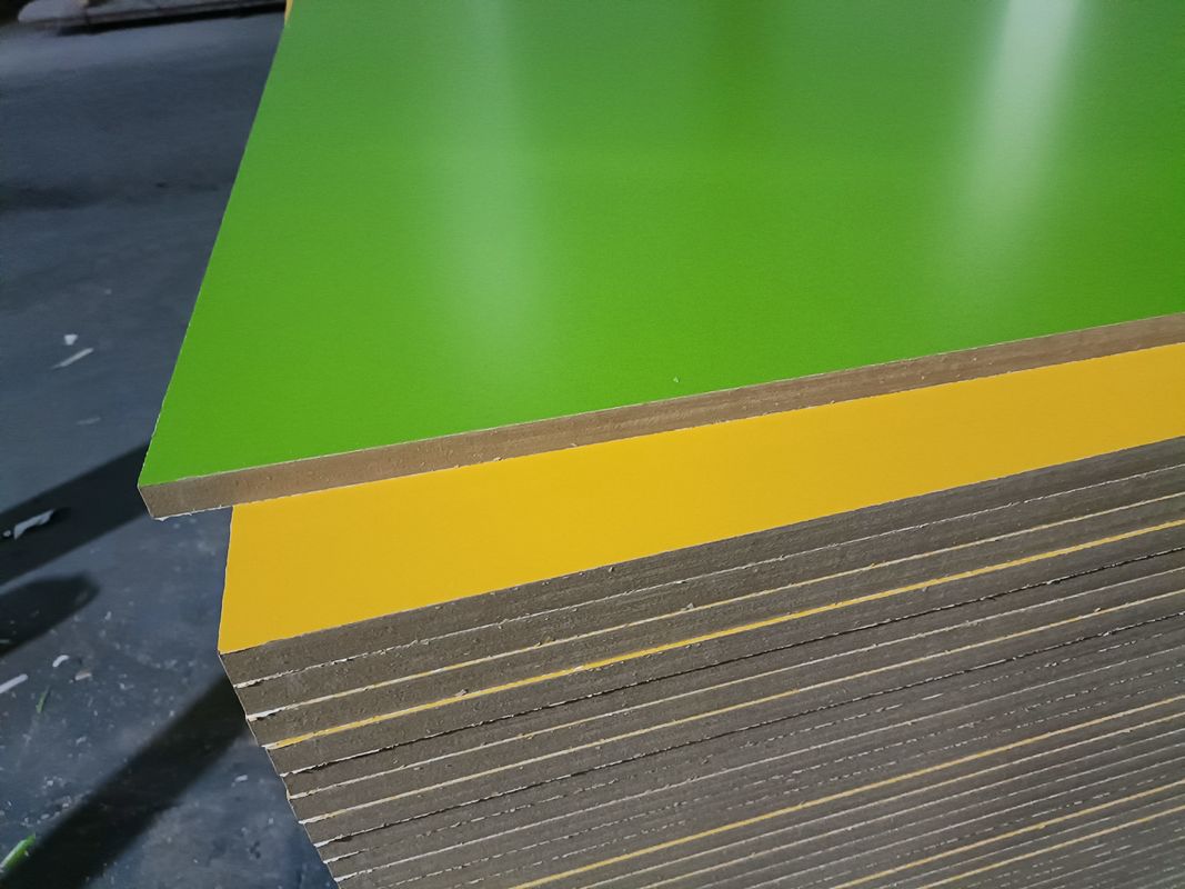 現代 4x8 木板 メラミンの面接複合板 Mdf または家具のための粒子