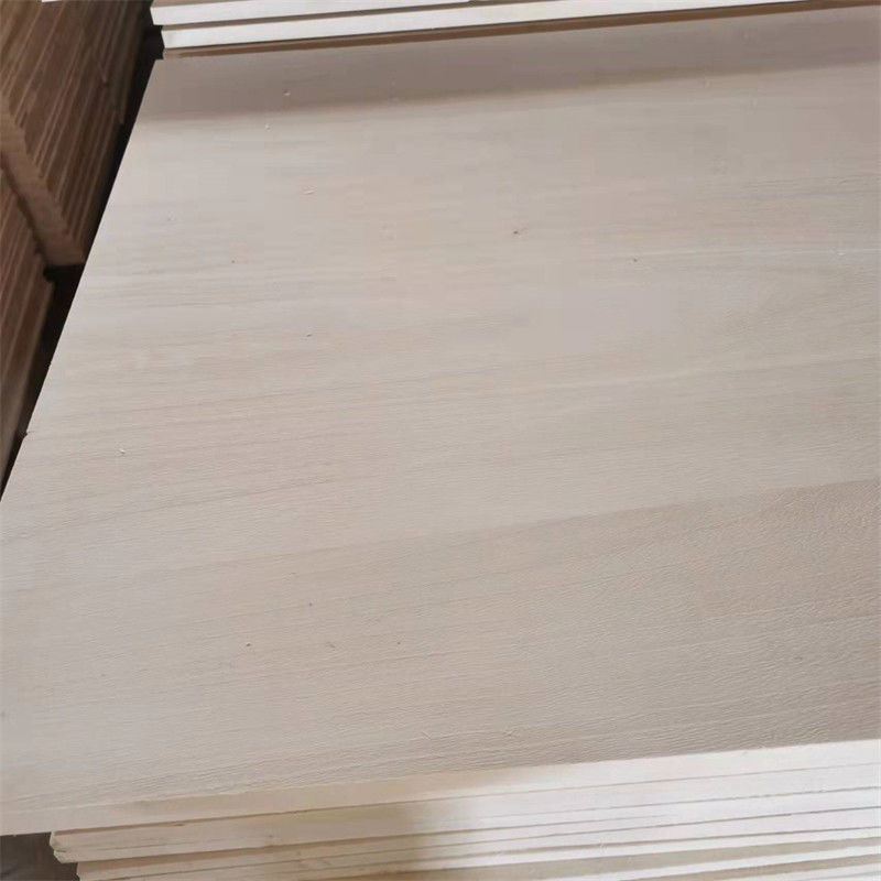 卸売価格 4 * 8ft 18mm パイン木 指関節 パイン木 縁ゴムボード ニュージーランド マシッドウッドボード 家具用