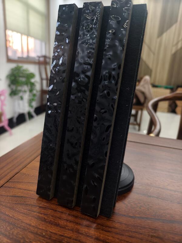 新波パターン 隔音用の音響パネル 騒音削減 壁パネル 近代的なインテリア装飾