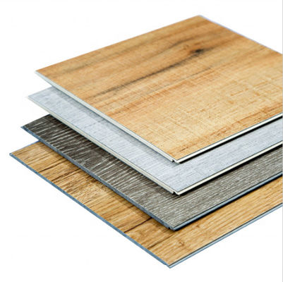 贅沢な防水かちりと言う音SPCのビニールのフロアーリングの反傷は表面を浮彫りにした