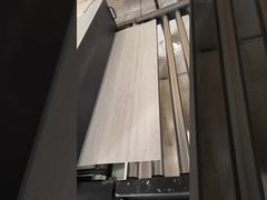 柔軟な石壁パネル